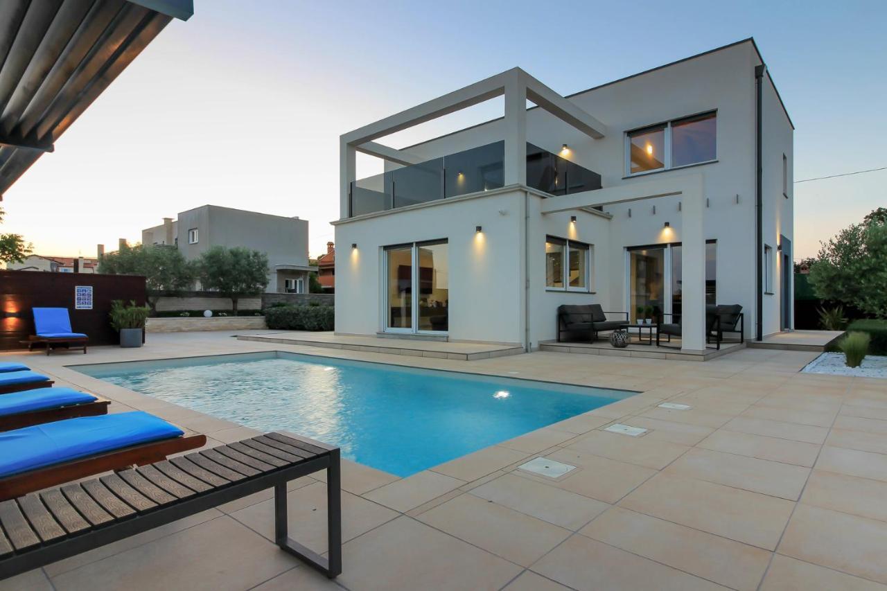 Modern Villa Nerina With Private Pool Near PUY 외부 사진