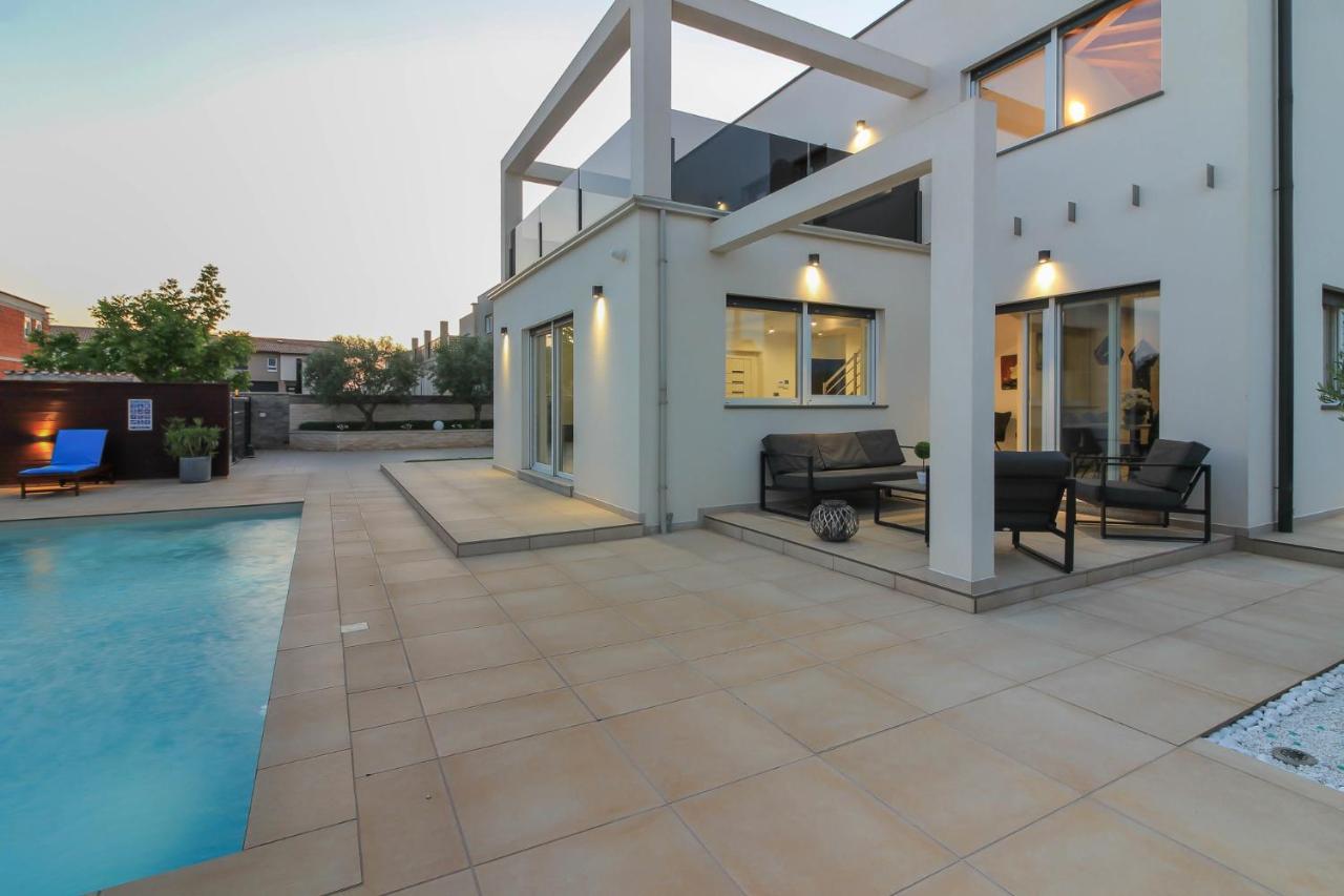 Modern Villa Nerina With Private Pool Near PUY 외부 사진