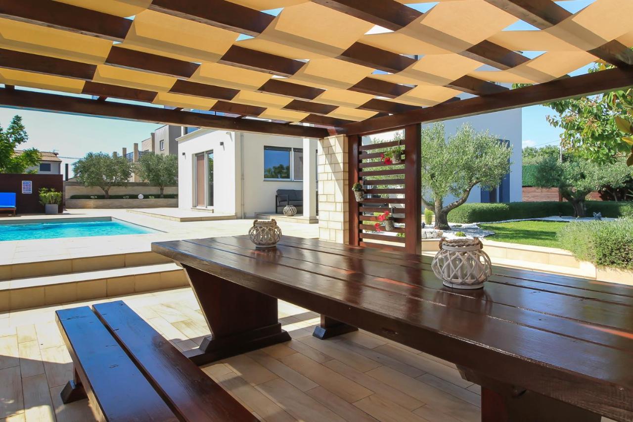 Modern Villa Nerina With Private Pool Near PUY 외부 사진