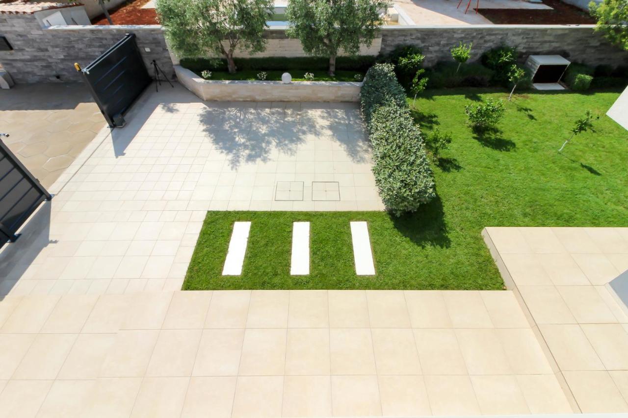 Modern Villa Nerina With Private Pool Near PUY 외부 사진