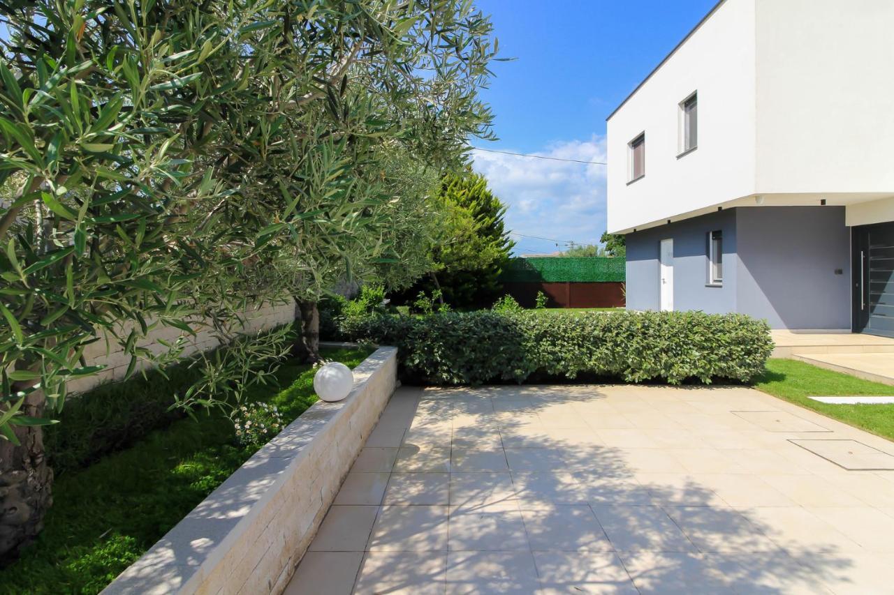 Modern Villa Nerina With Private Pool Near PUY 외부 사진