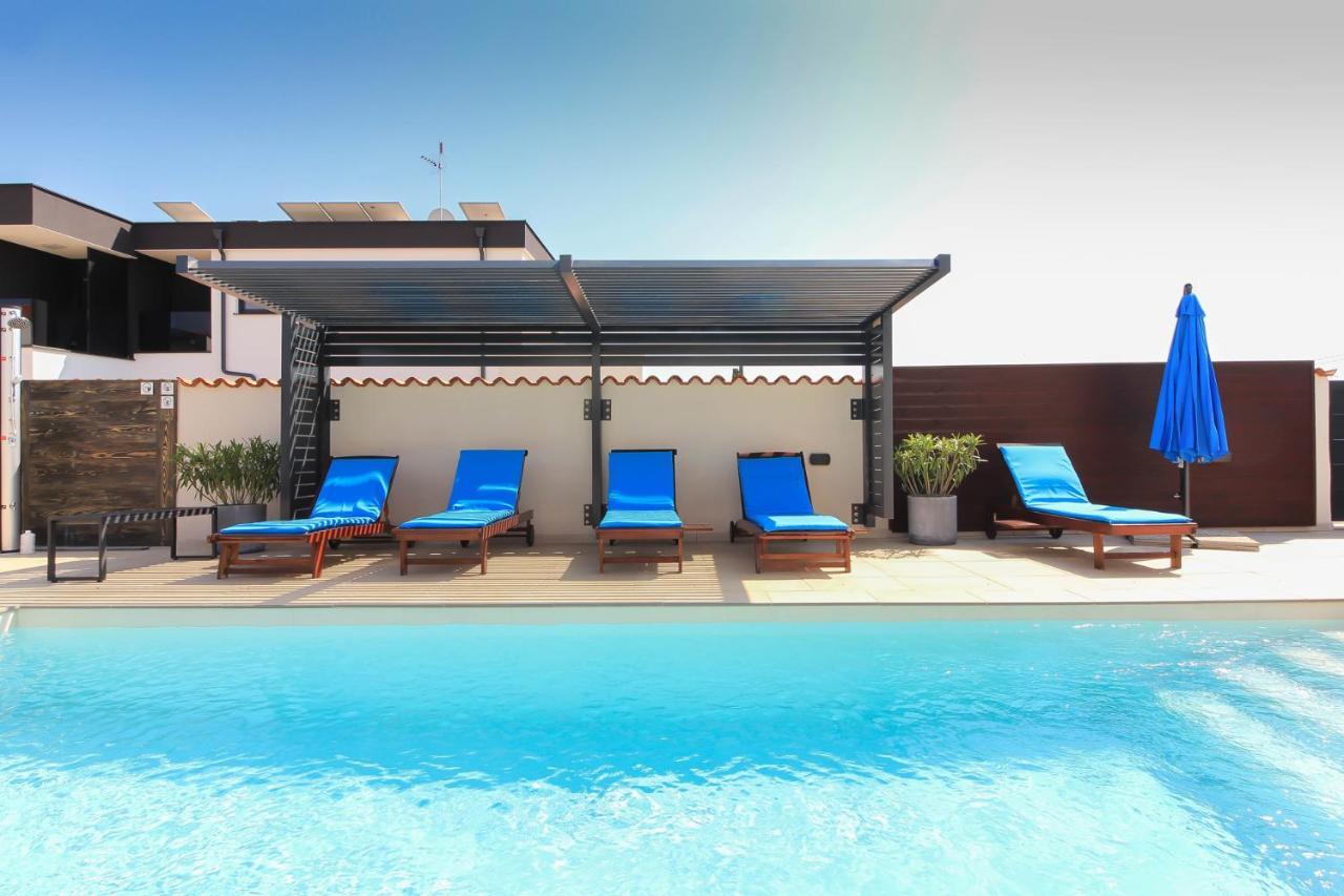 Modern Villa Nerina With Private Pool Near PUY 외부 사진