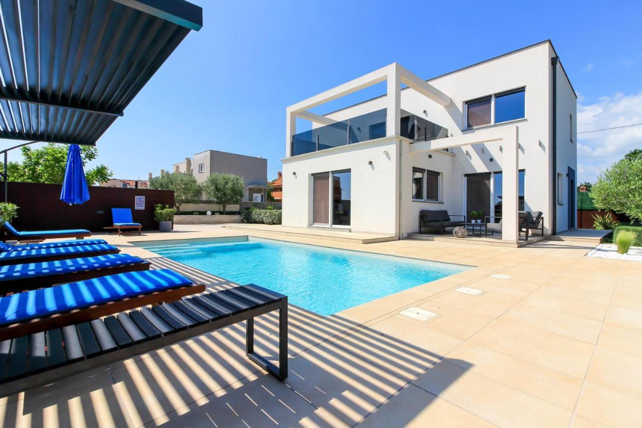 Modern Villa Nerina With Private Pool Near PUY 외부 사진