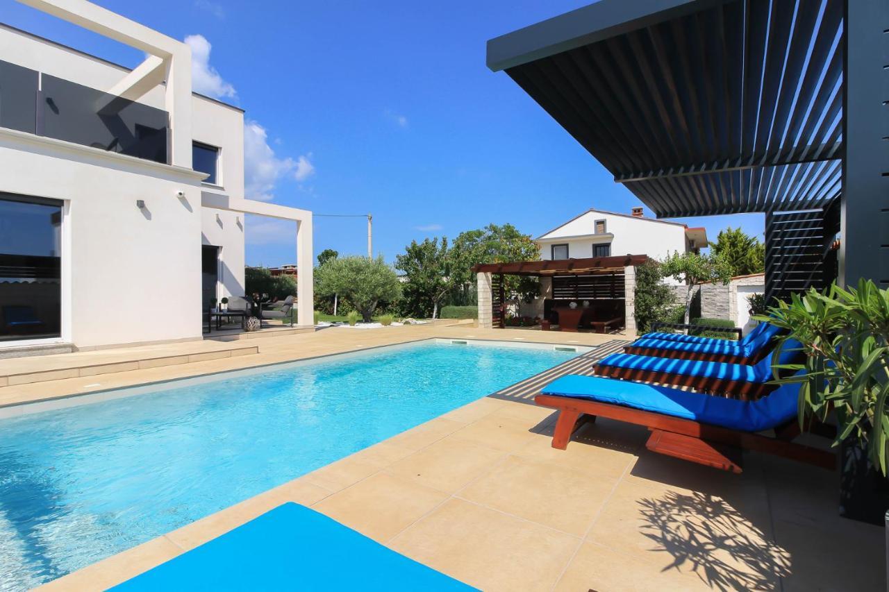 Modern Villa Nerina With Private Pool Near PUY 외부 사진