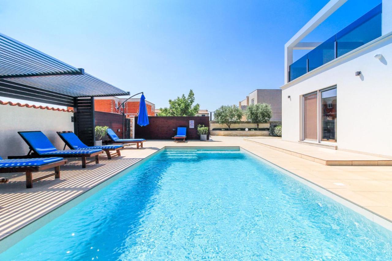 Modern Villa Nerina With Private Pool Near PUY 외부 사진