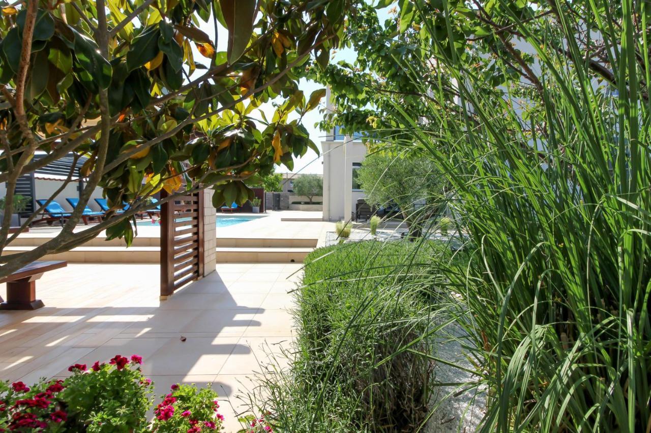 Modern Villa Nerina With Private Pool Near PUY 외부 사진