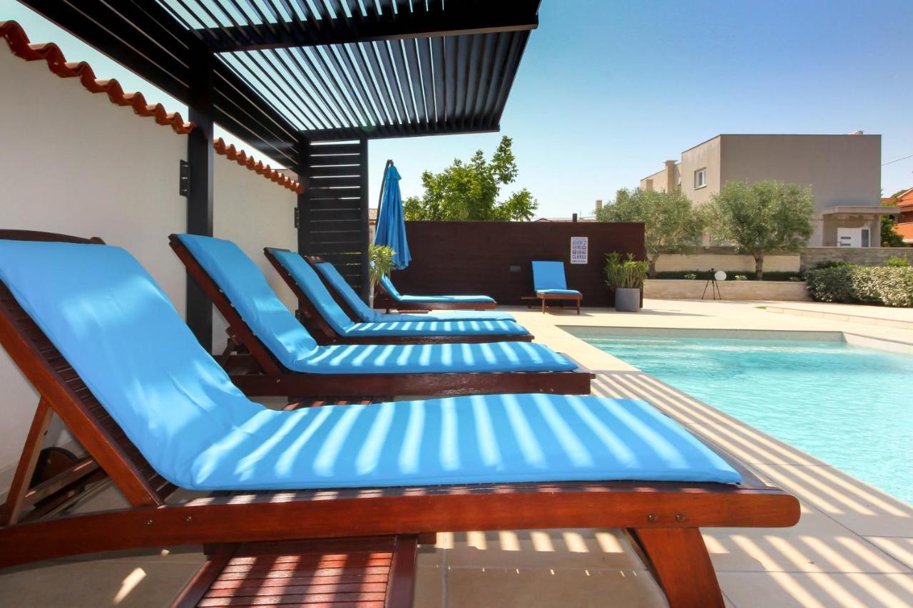 Modern Villa Nerina With Private Pool Near PUY 외부 사진