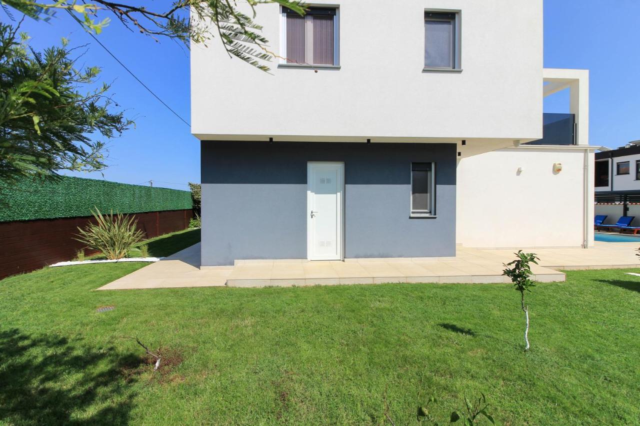 Modern Villa Nerina With Private Pool Near PUY 외부 사진