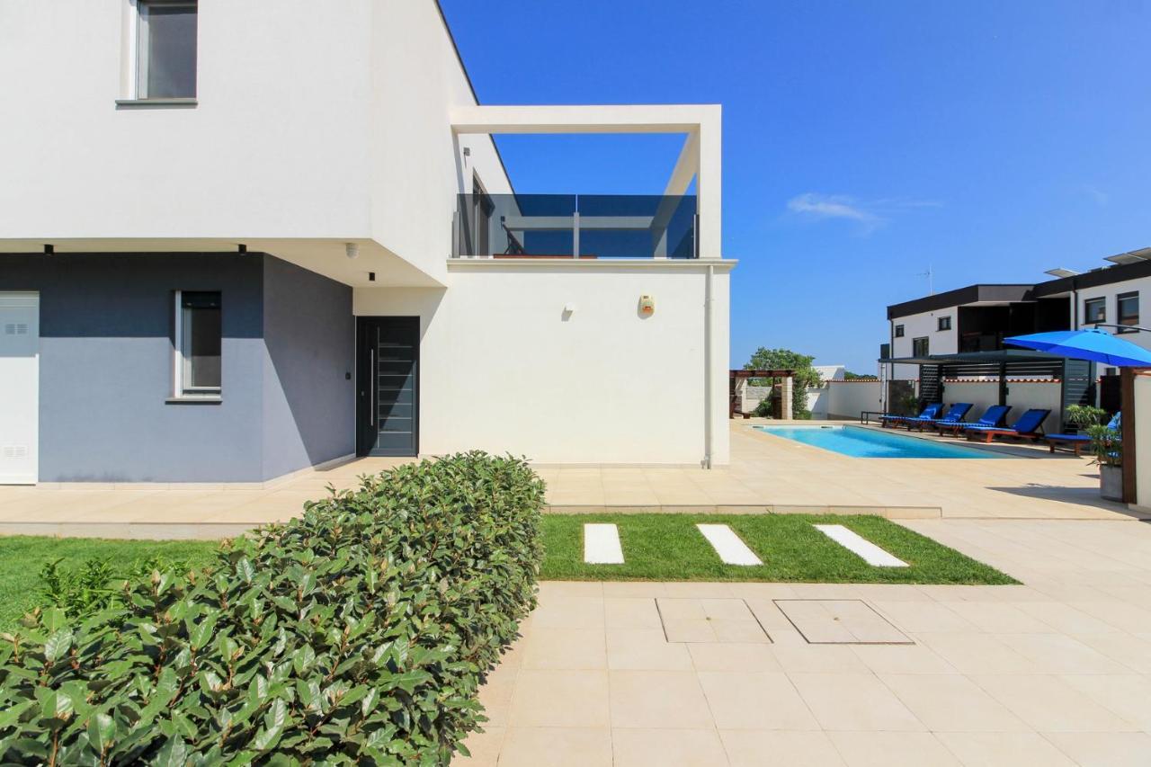 Modern Villa Nerina With Private Pool Near PUY 외부 사진