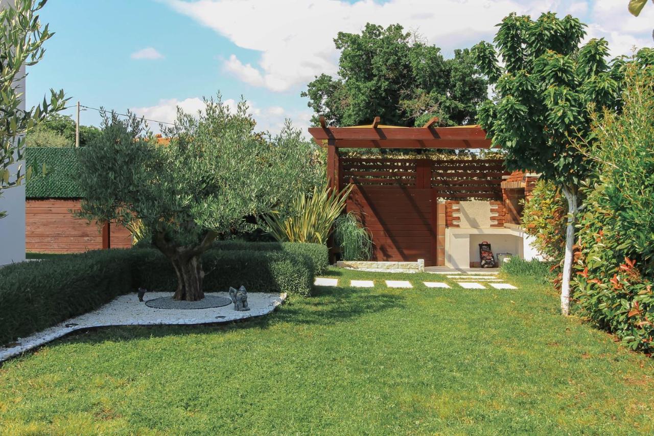 Modern Villa Nerina With Private Pool Near PUY 외부 사진