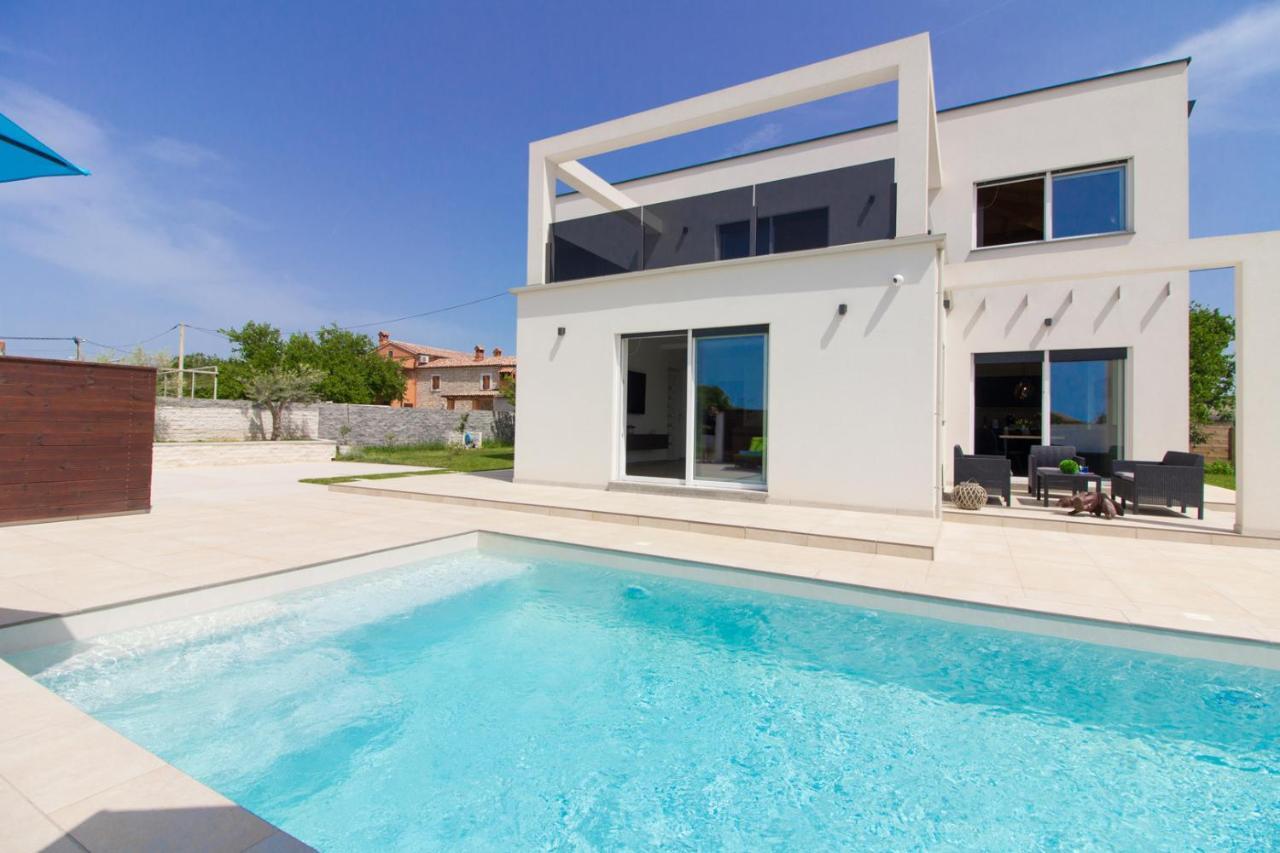 Modern Villa Nerina With Private Pool Near PUY 외부 사진