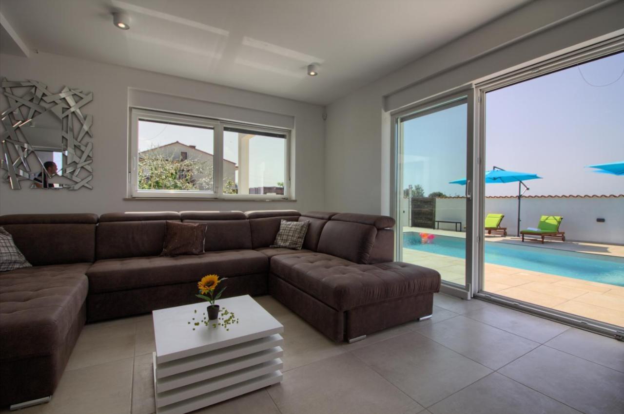 Modern Villa Nerina With Private Pool Near PUY 외부 사진