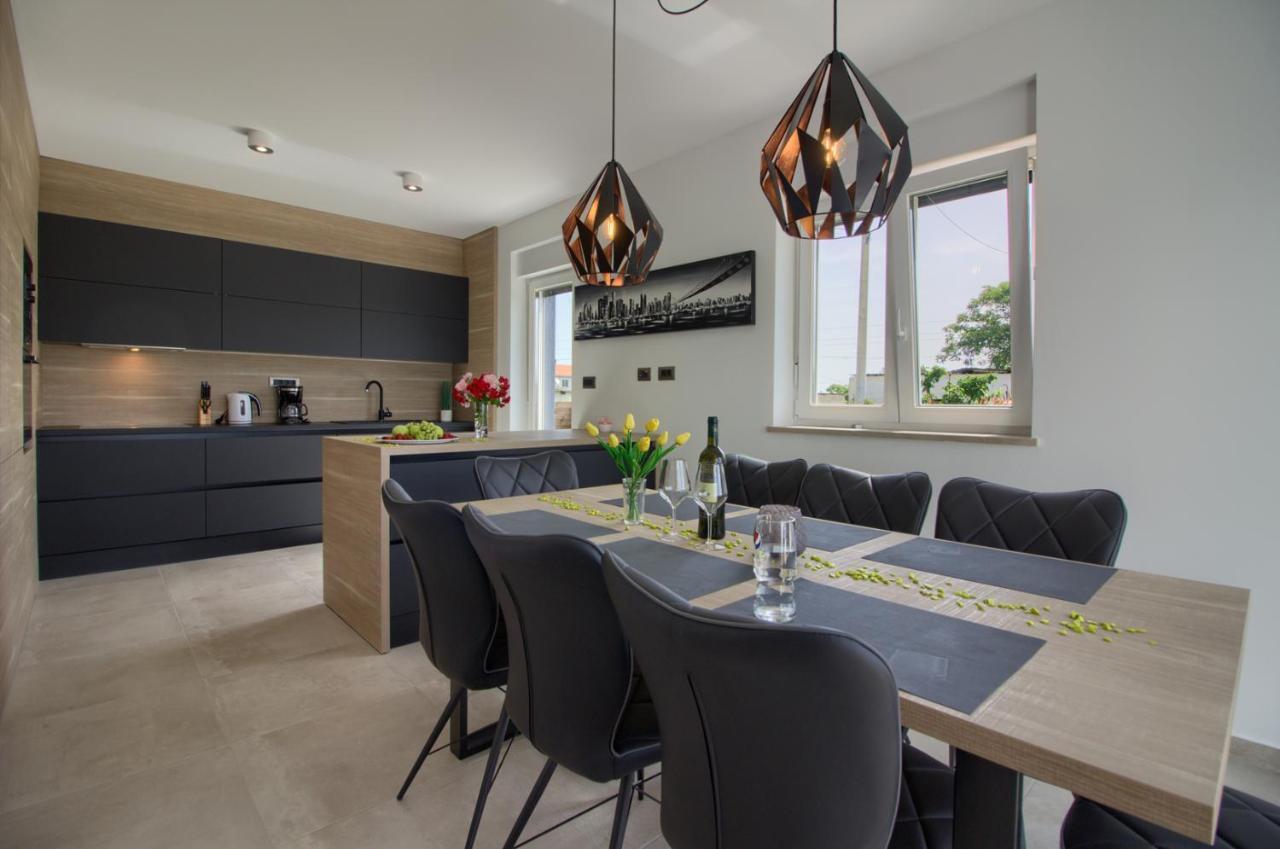 Modern Villa Nerina With Private Pool Near PUY 외부 사진