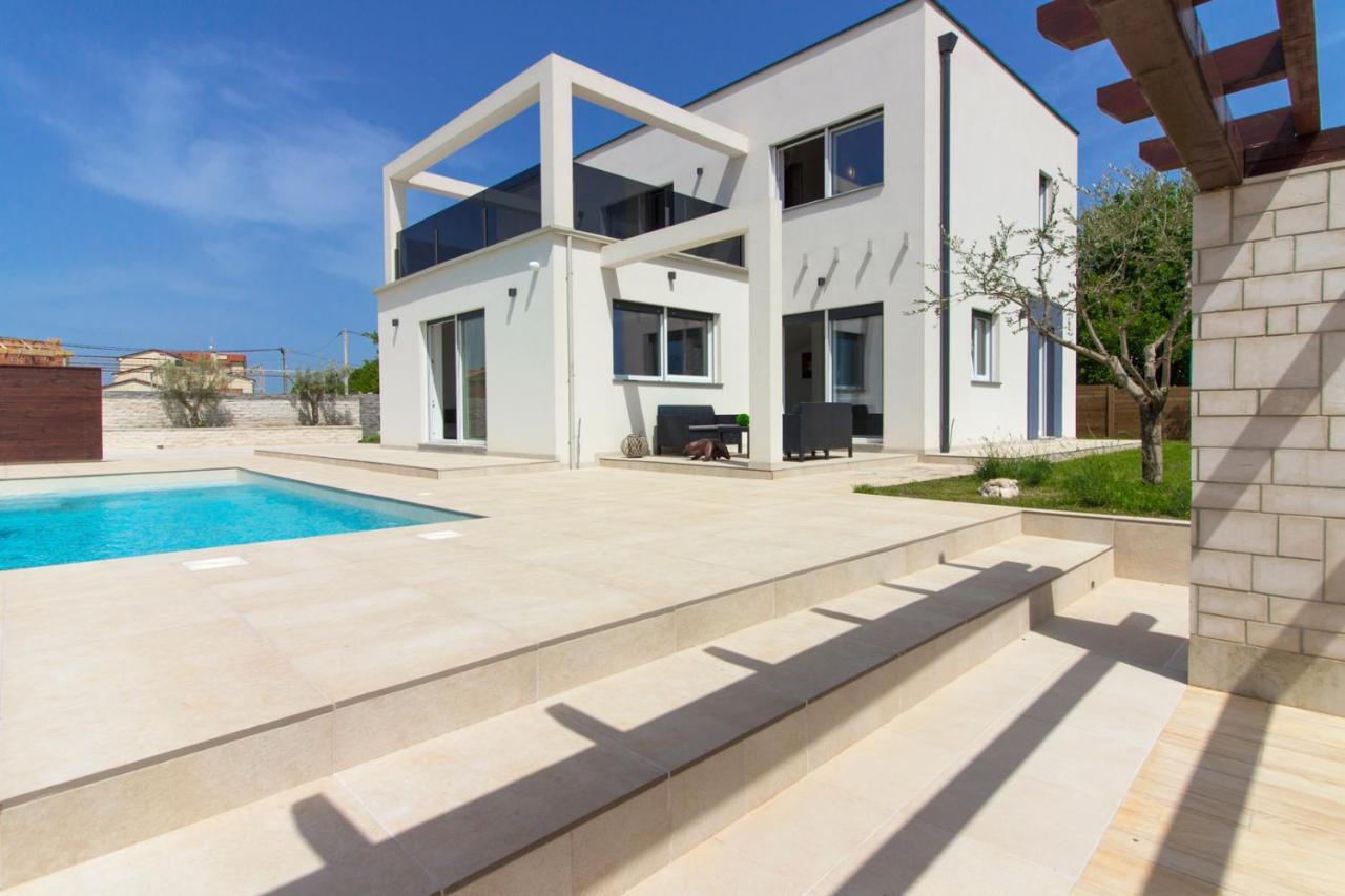 Modern Villa Nerina With Private Pool Near PUY 외부 사진