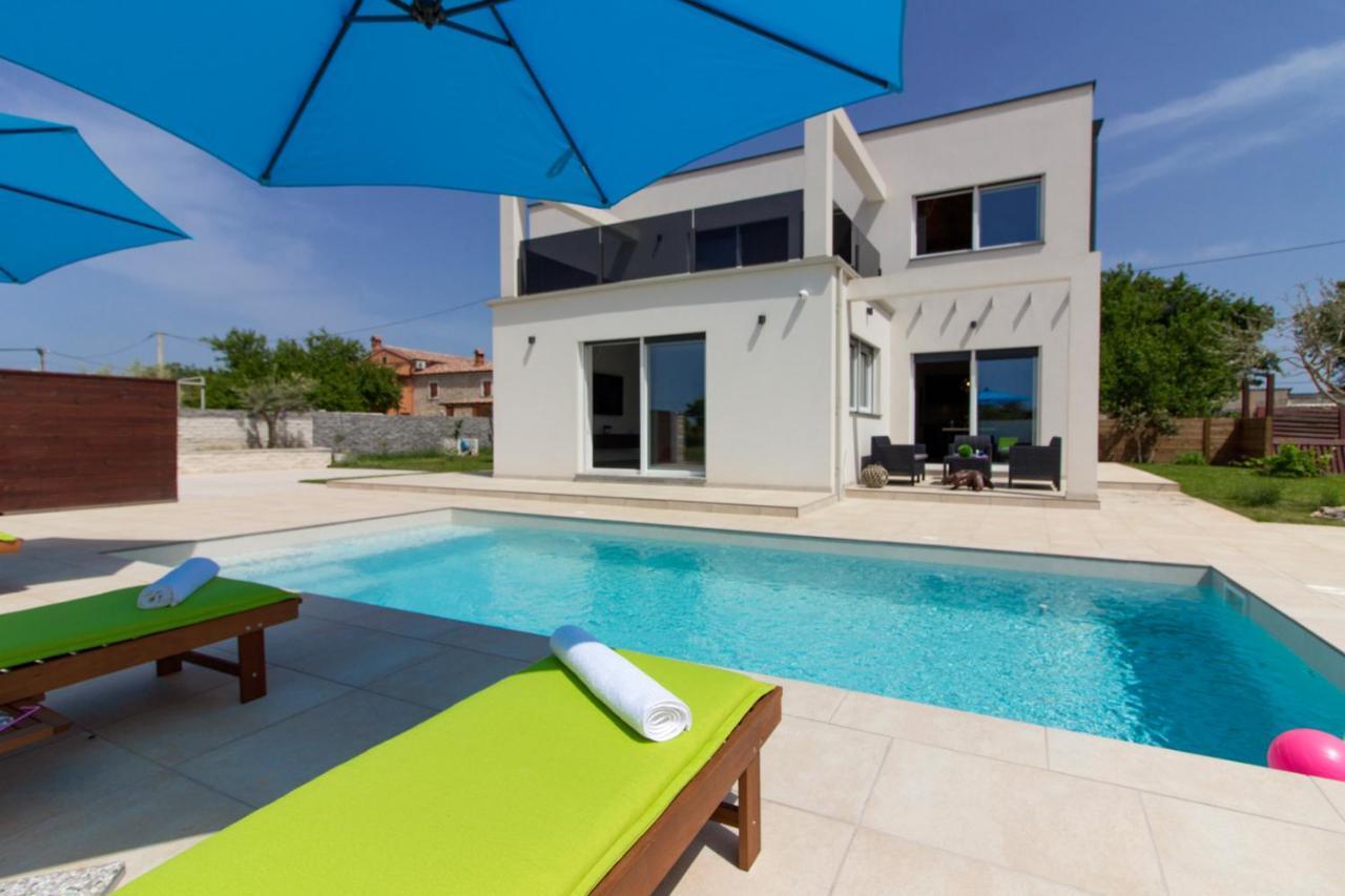 Modern Villa Nerina With Private Pool Near PUY 외부 사진
