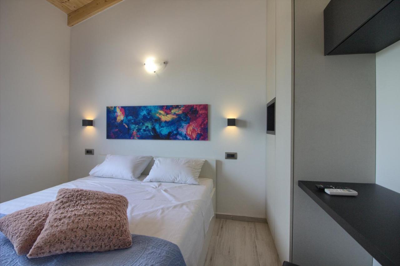 Modern Villa Nerina With Private Pool Near PUY 외부 사진
