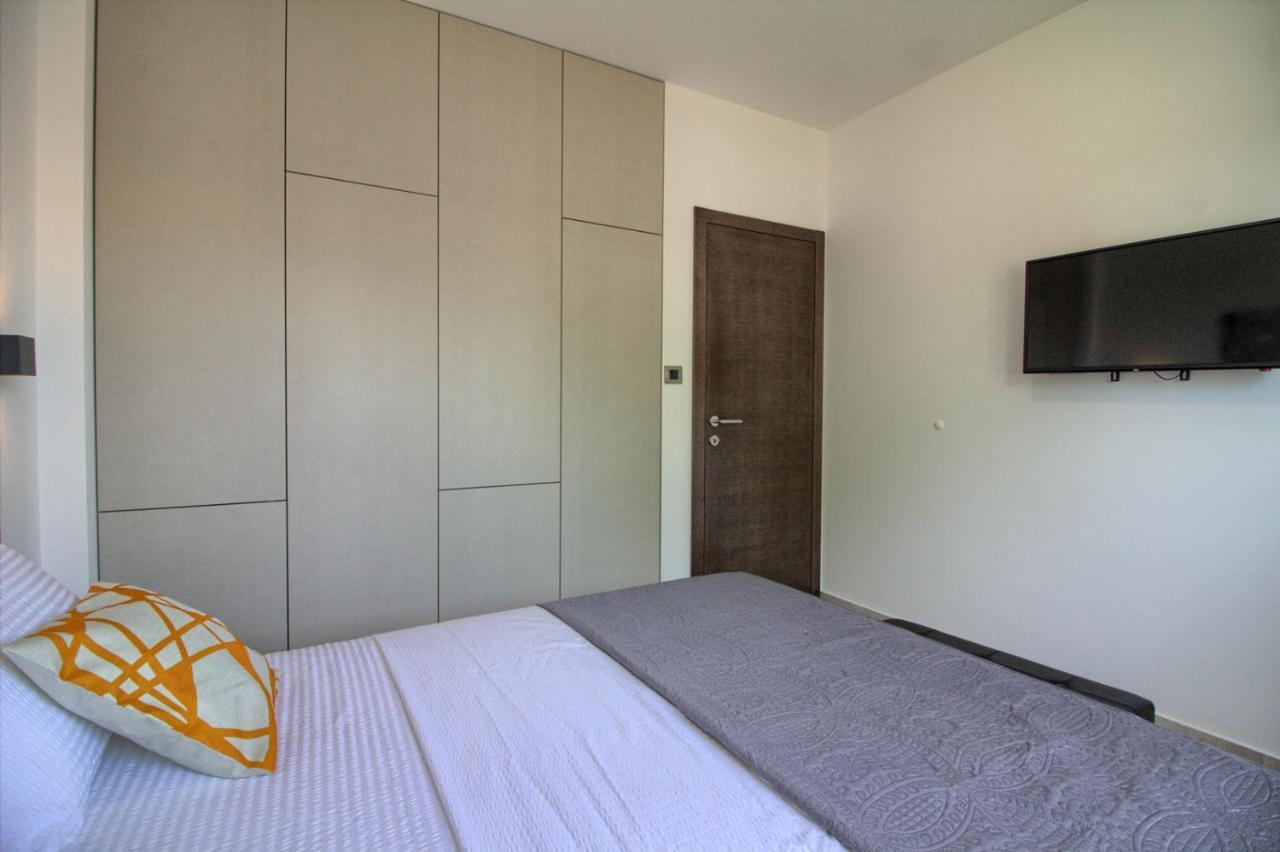 Modern Villa Nerina With Private Pool Near PUY 외부 사진