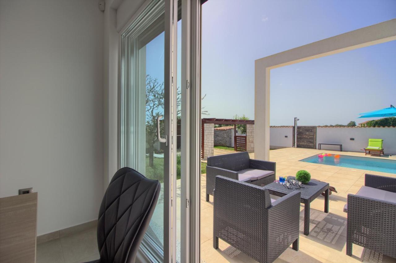 Modern Villa Nerina With Private Pool Near PUY 외부 사진